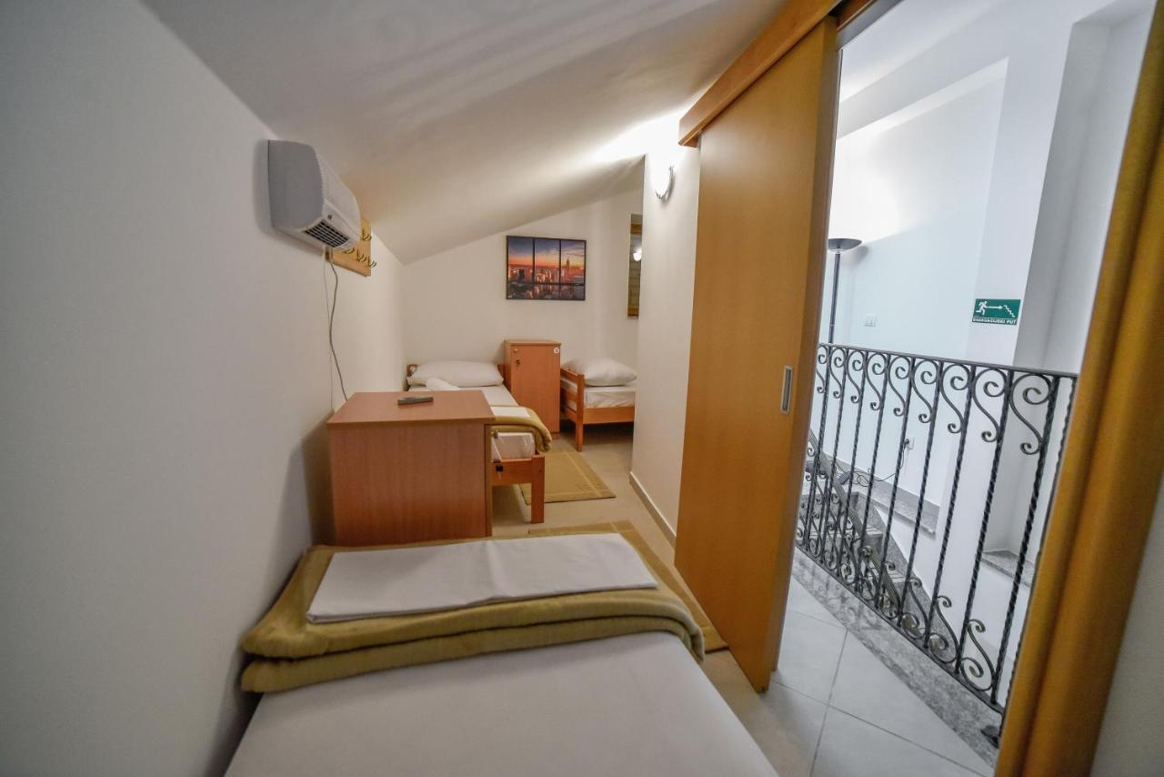 Hostel Sinj Bagian luar foto