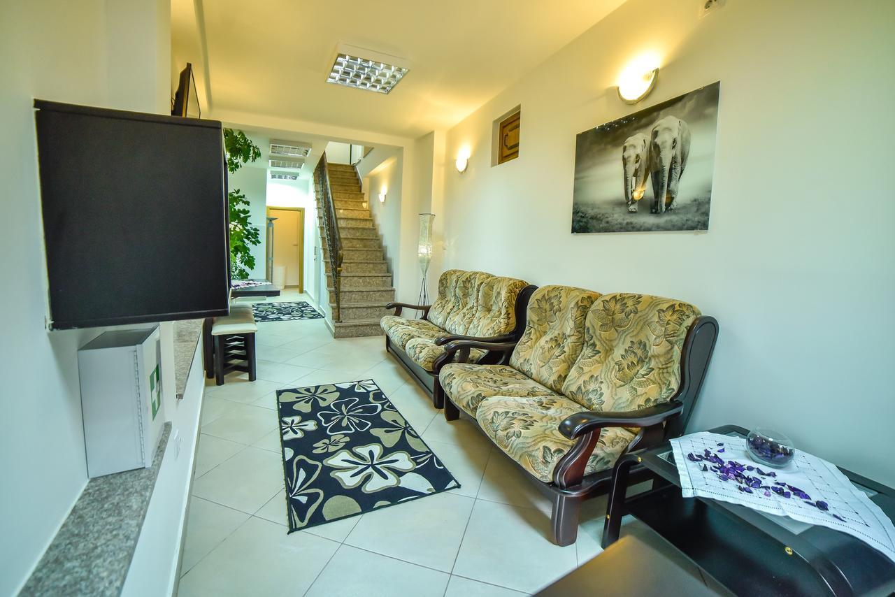 Hostel Sinj Bagian luar foto